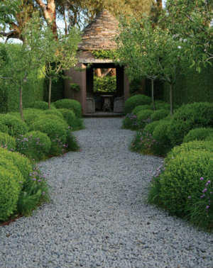 Gravel path with squiggly edge